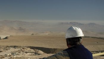 Trabajadores de minera Zaldívar aprueban huelga; empresa buscará mediación